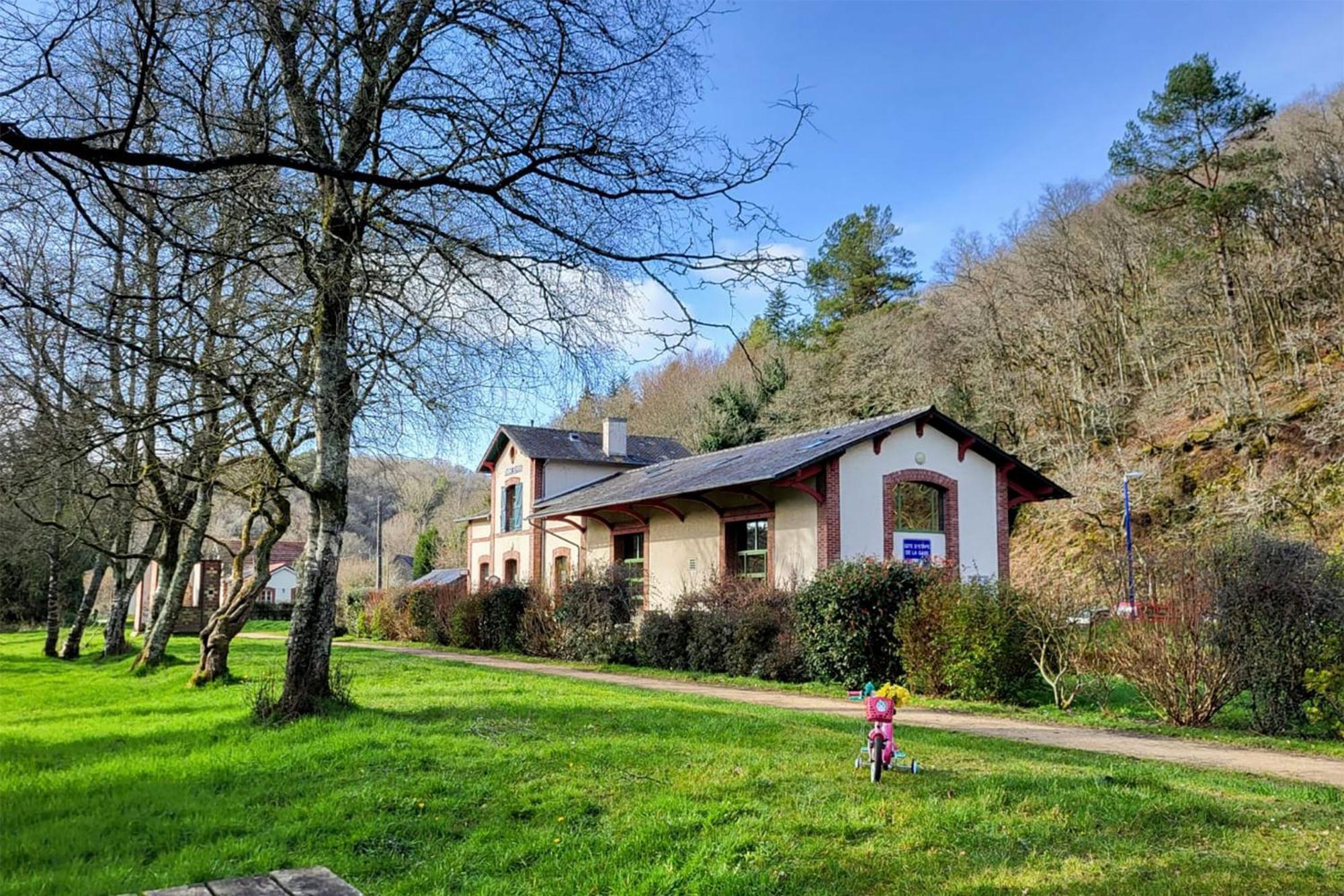 Ostal Scrignac - Gite D'Etape De La Gare Extérieur photo